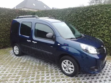 Transportør Lille varebil Renault Kangoo i Muno Belgien